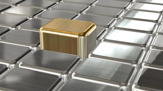 SROVNÁNÍ DRAHÝCH KOVŮ: ZLATA, STŘÍBRA A CHIRURGICKÉ OCELI