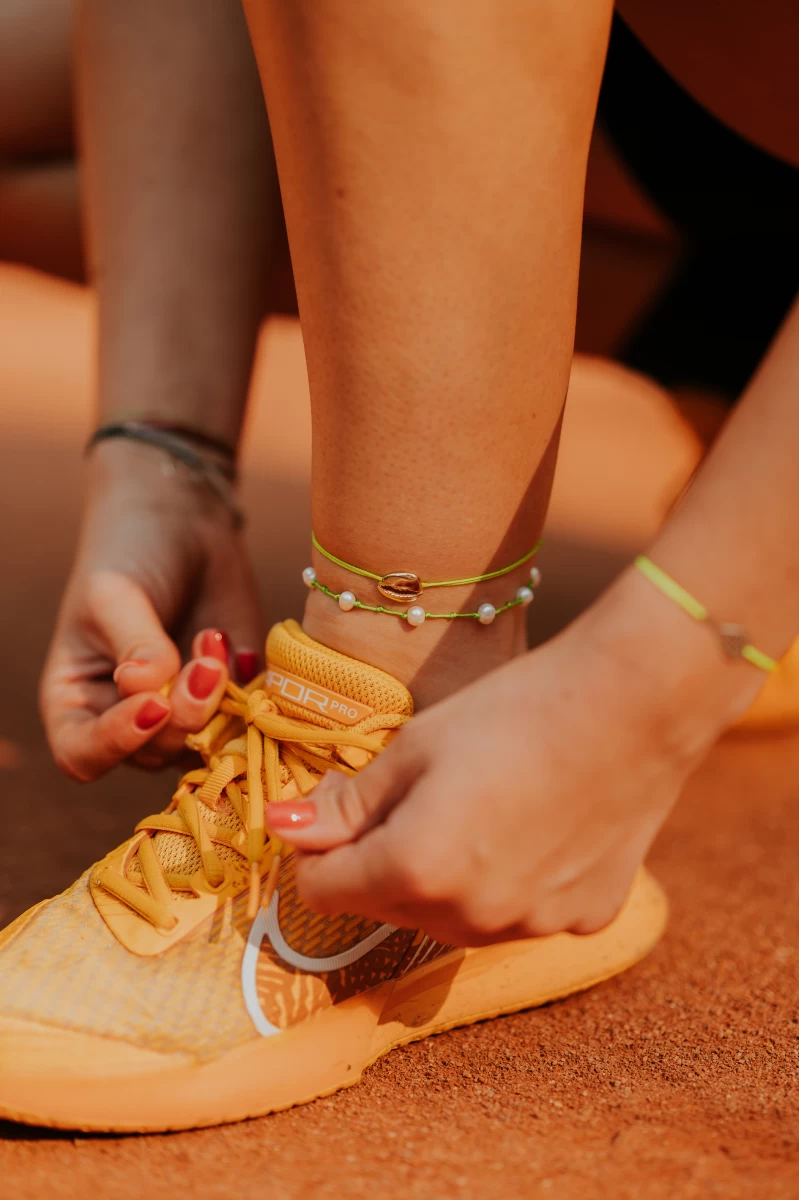 Perlový náramek na nohu