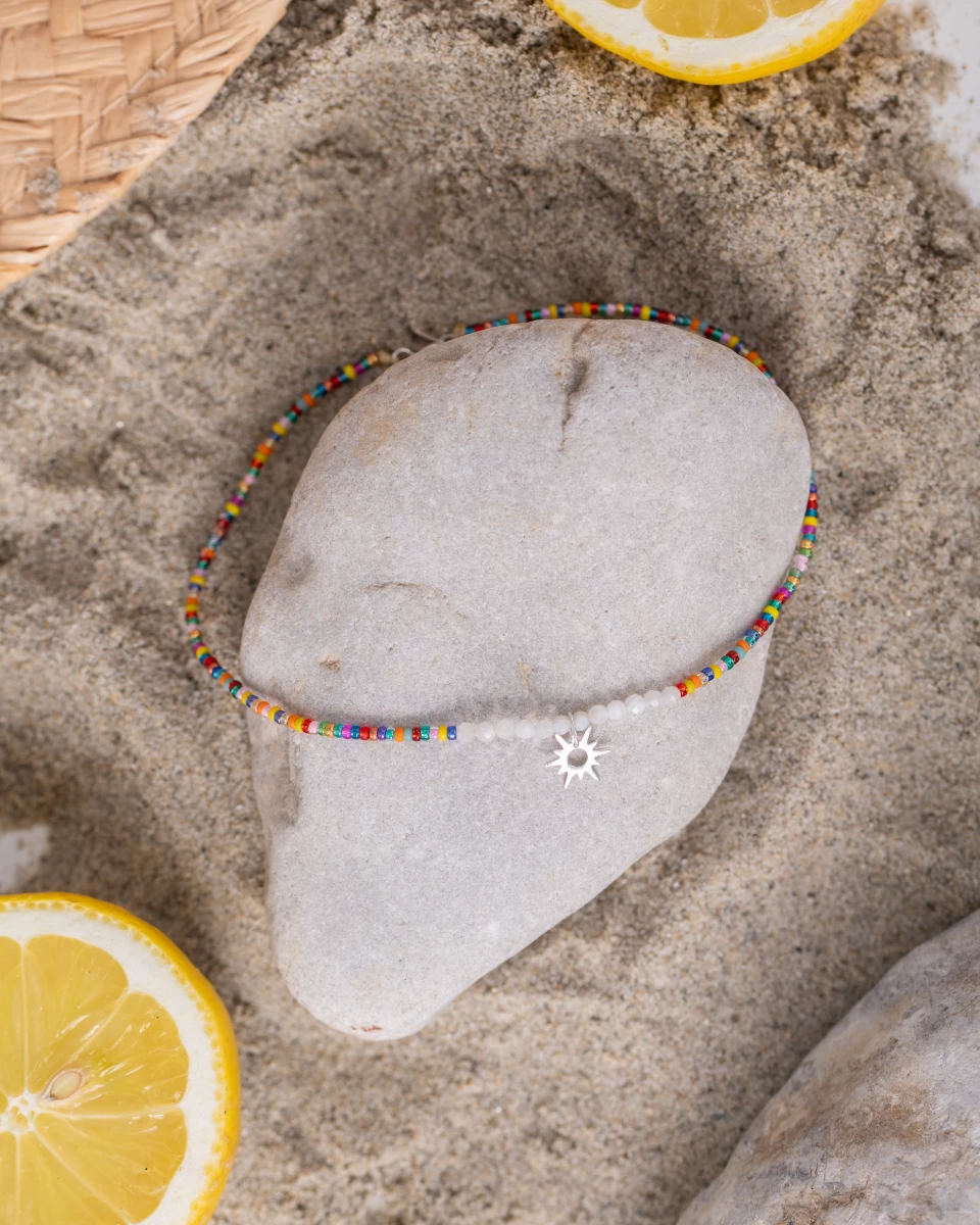 Stříbrný náramek na kotník s korálky a přívěskem slunce