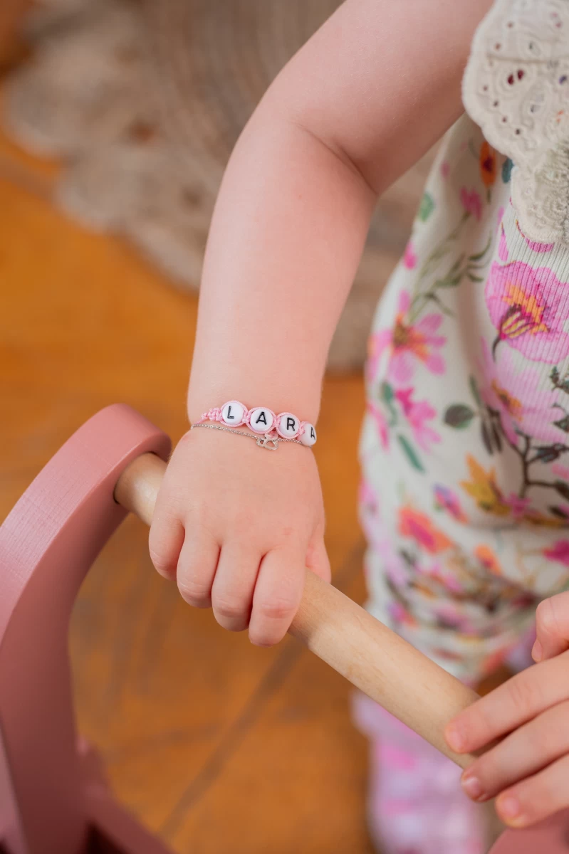Provázkový náramek pro miminko s písmenkem ze stříbra 925