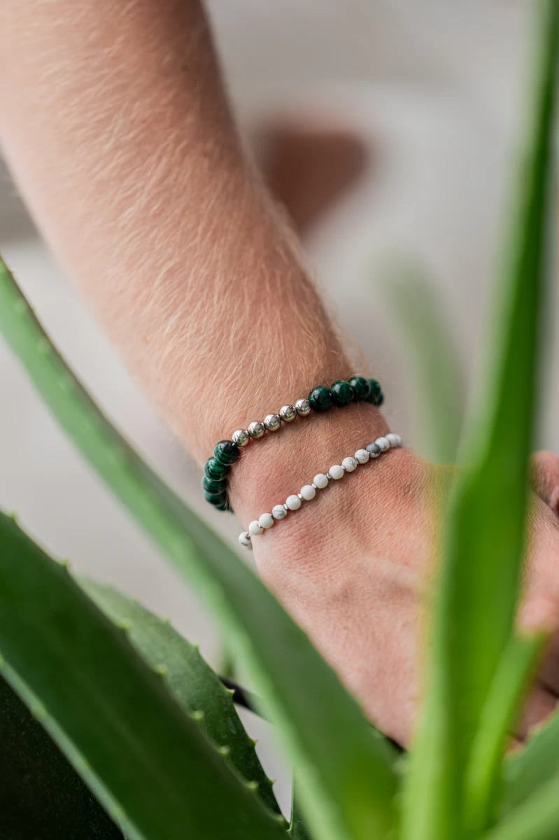 Náramek z howlitu a stříbra 925