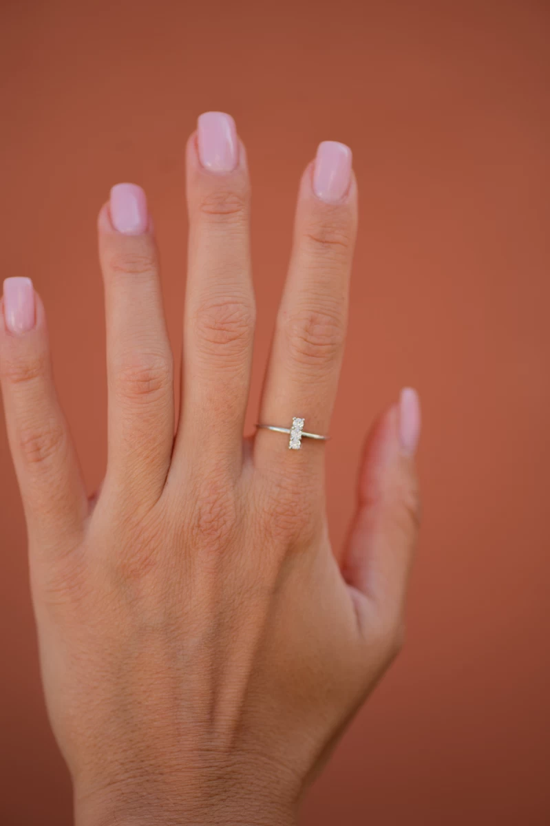 Stříbrný prsten se zirkony