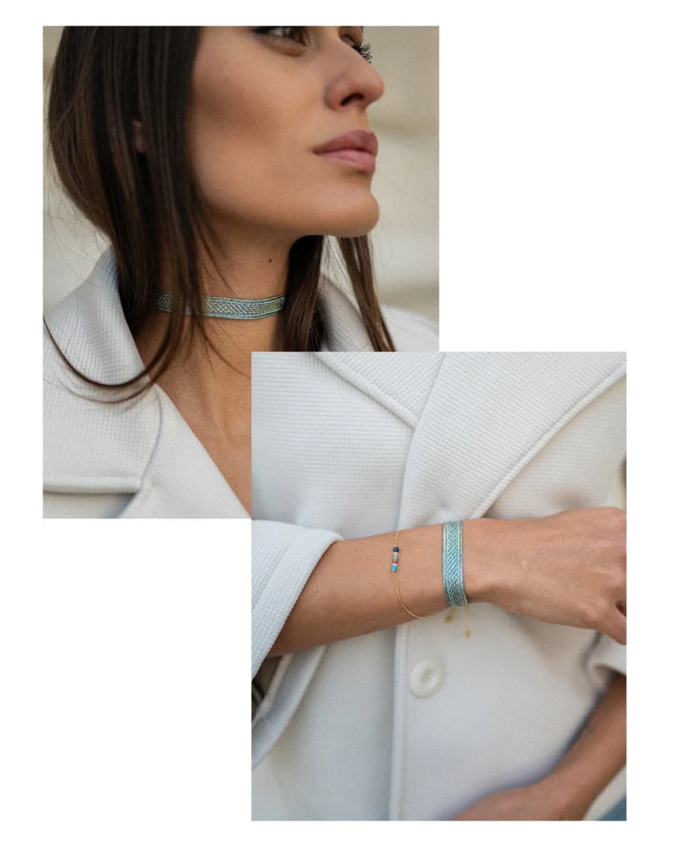 Tradiční arabský náhrdelník typu choker ze zlatých nití ve zlaté a džínově modré barvě
