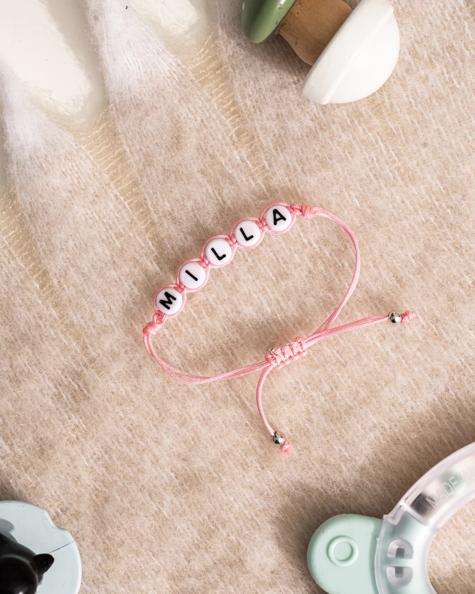 Provázkový náramek pro miminko s písmenkem ze stříbra 925