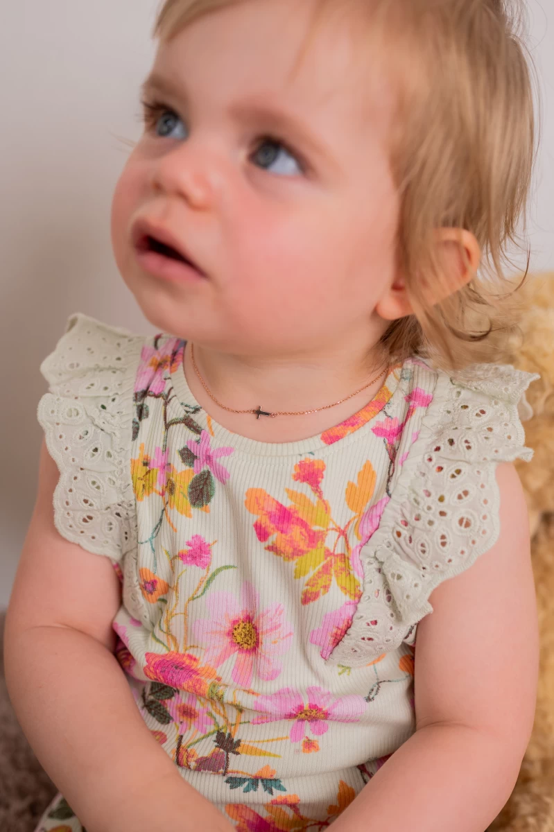 Dětský náhrdelník kříž ze žlutého zlata 585