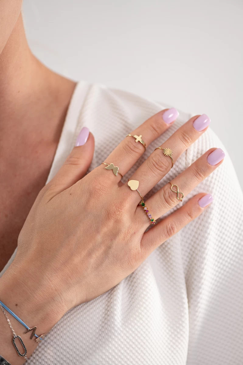 Zlatý prsten s křížkem