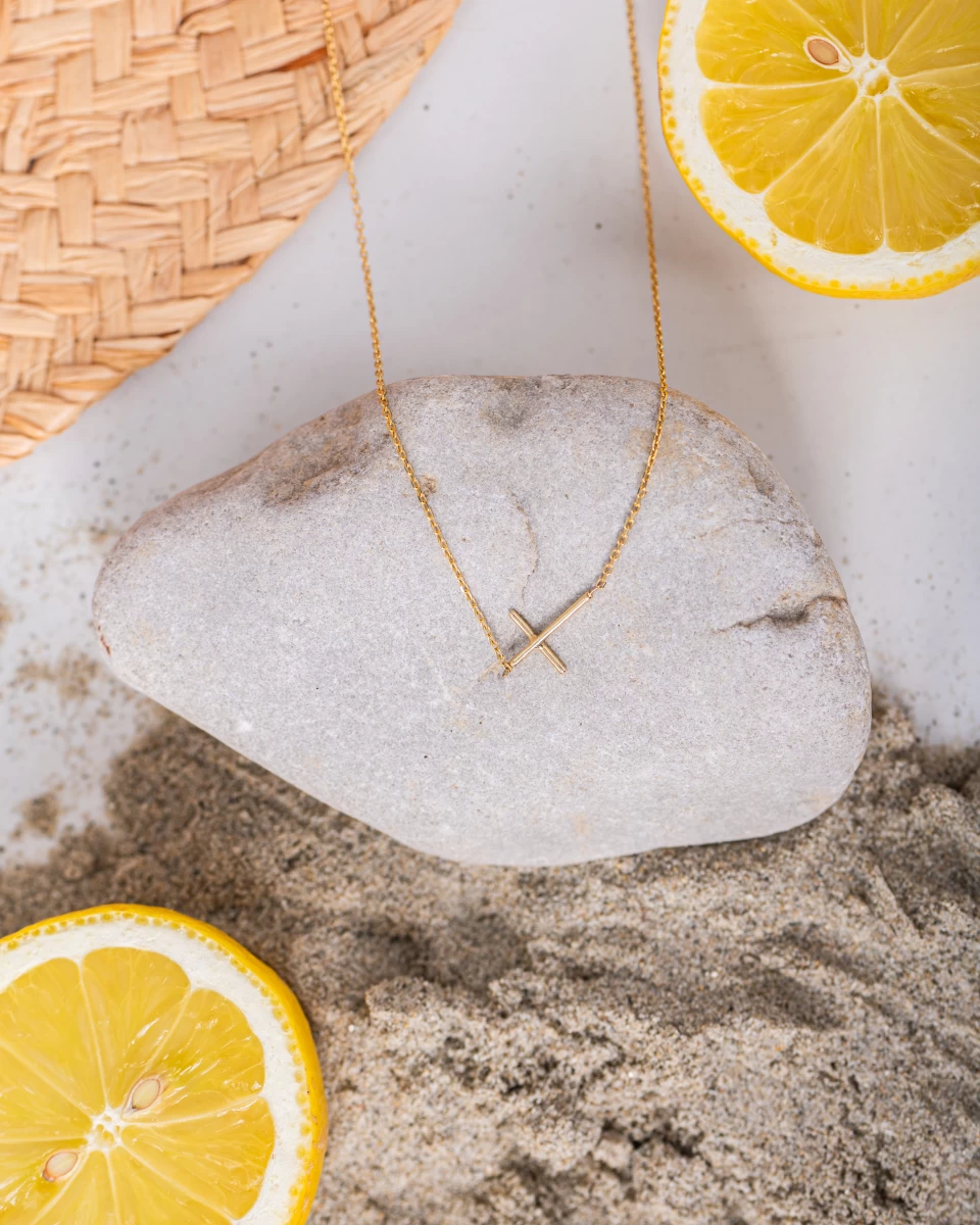 Stříbrný náhrdelník s křížkem