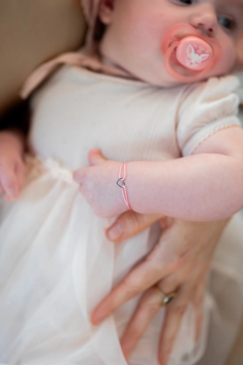 Obrysové dětské srdce náramek na šňůrce ze stříbra 925