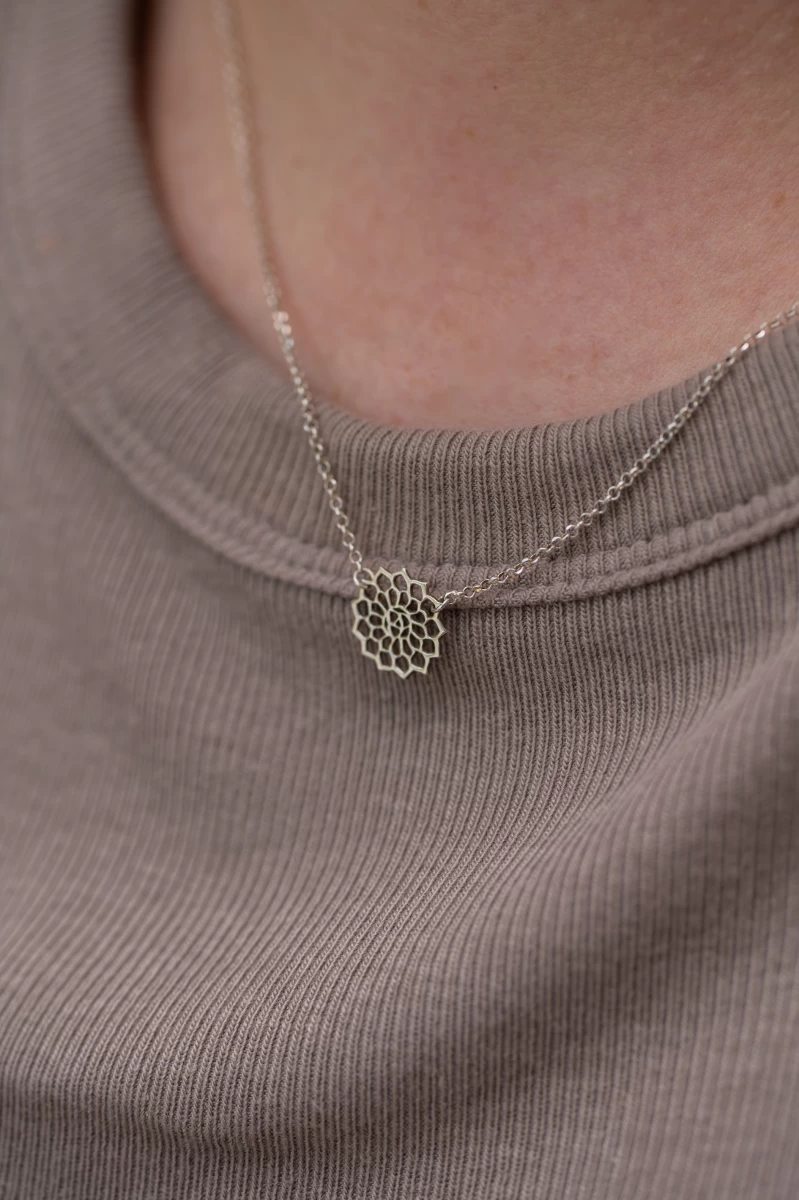 Zlatý náhrdelník mandala