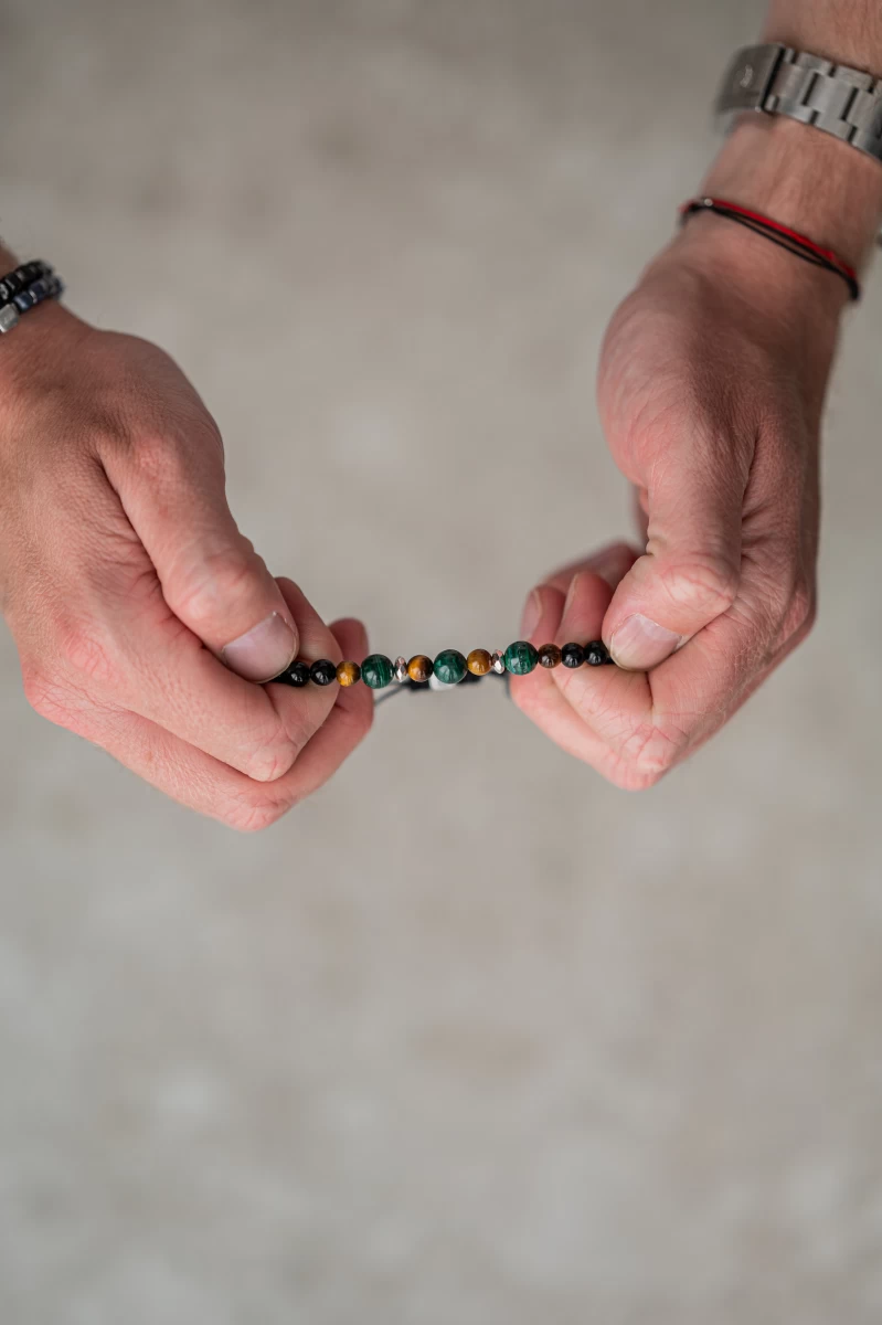 Náramek z minerálů Onyx, Tygří oko, Malachit a stříbro 925