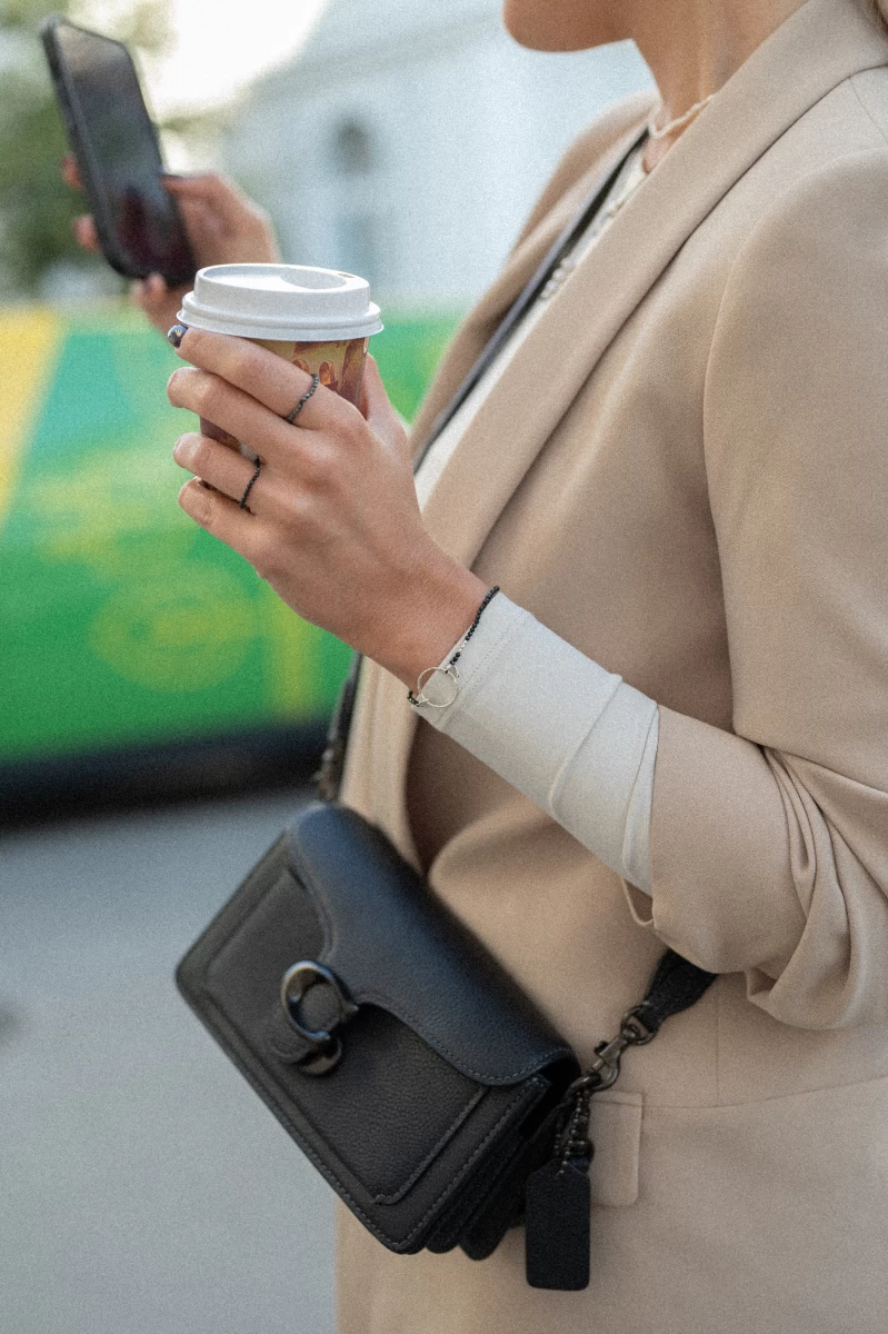 Prsten z minerálů hematitu