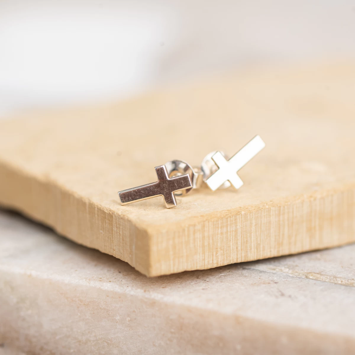 Stříbrné náušnice kříž