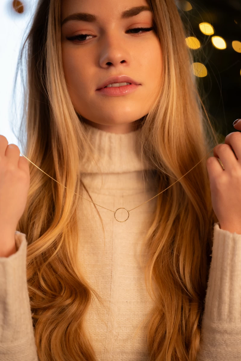 Stříbrný náhrdelník s kruhem