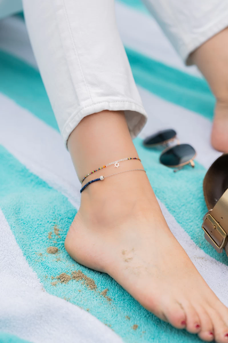 Stříbrný náramek na kotník s korálky a přívěskem slunce