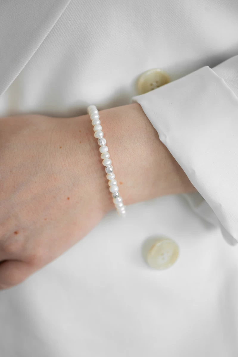 Perlový náramek ze stříbra 925 s kostkou