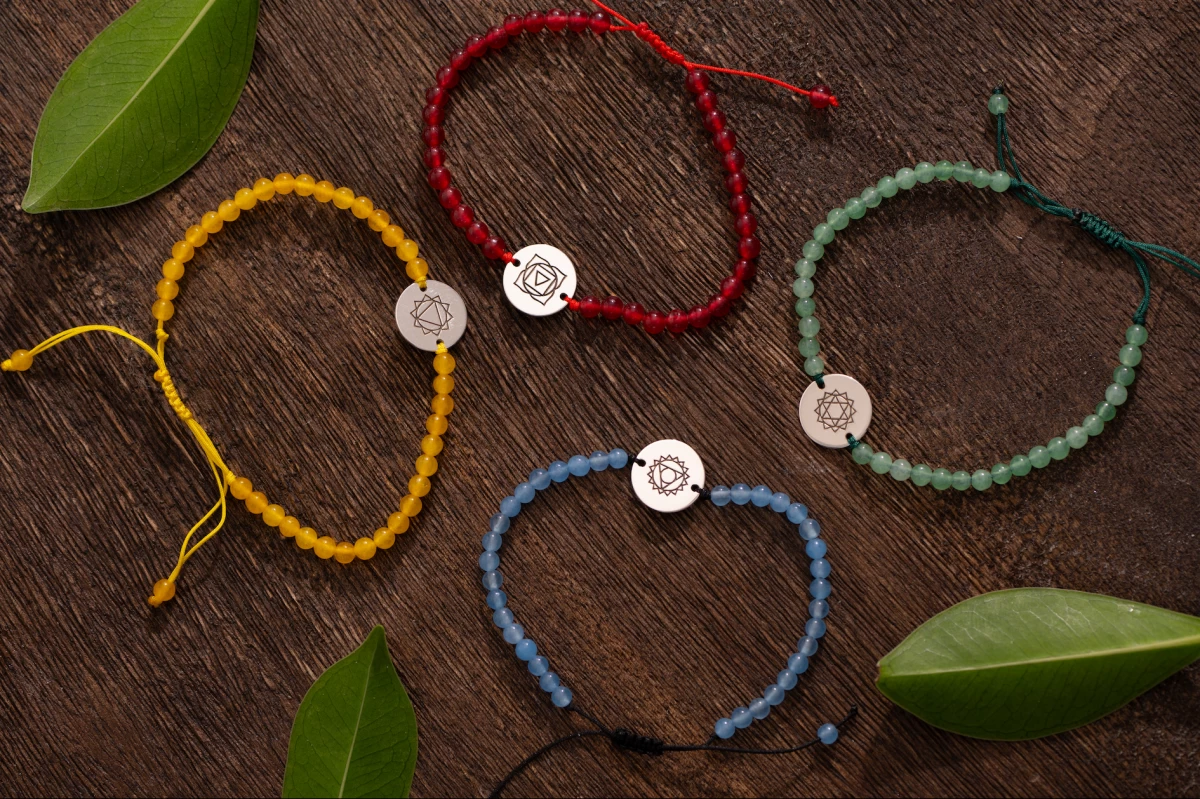 Macramé náramek kořenová čakra růžové zlato