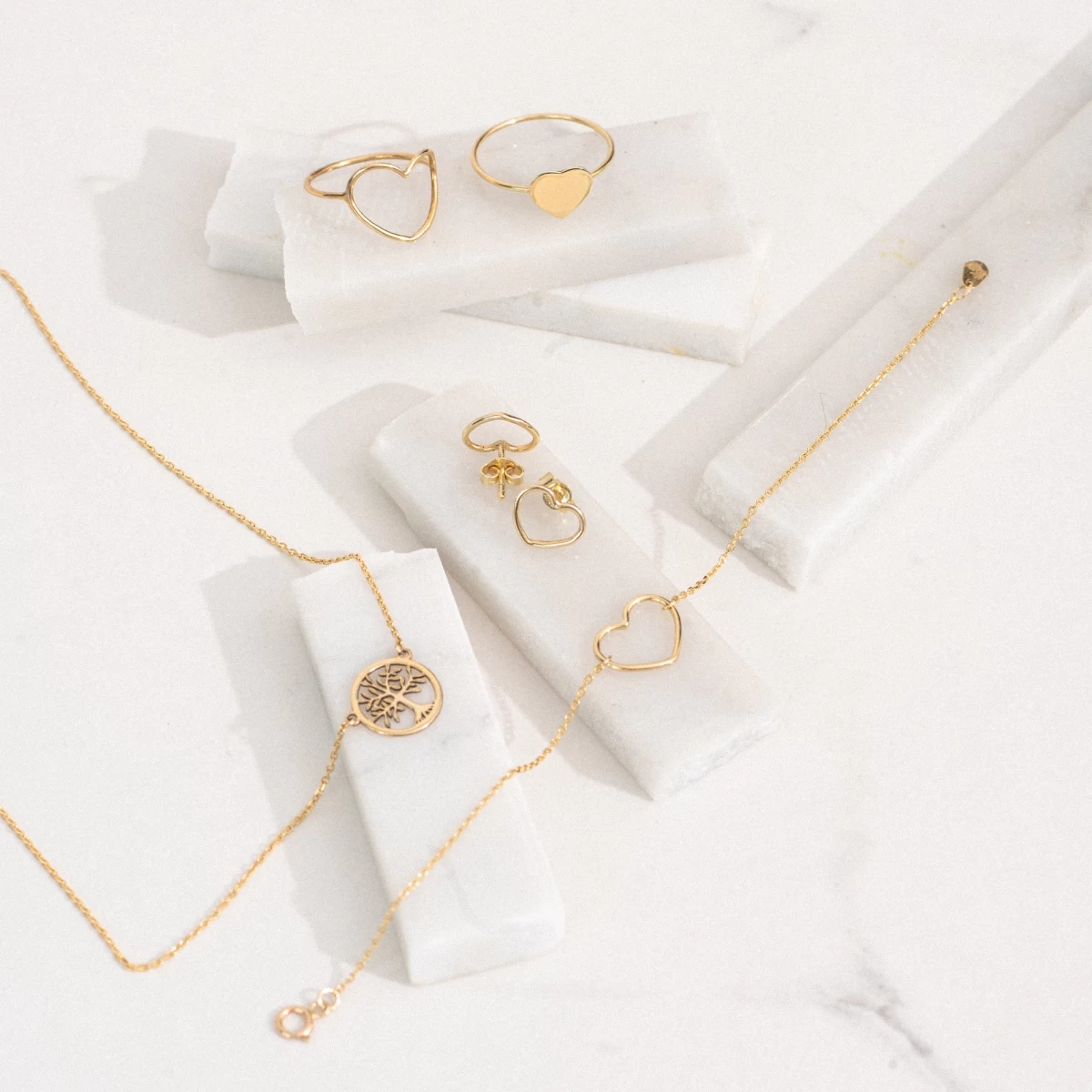 Bílozlatý prsten s obrysovým srdcem